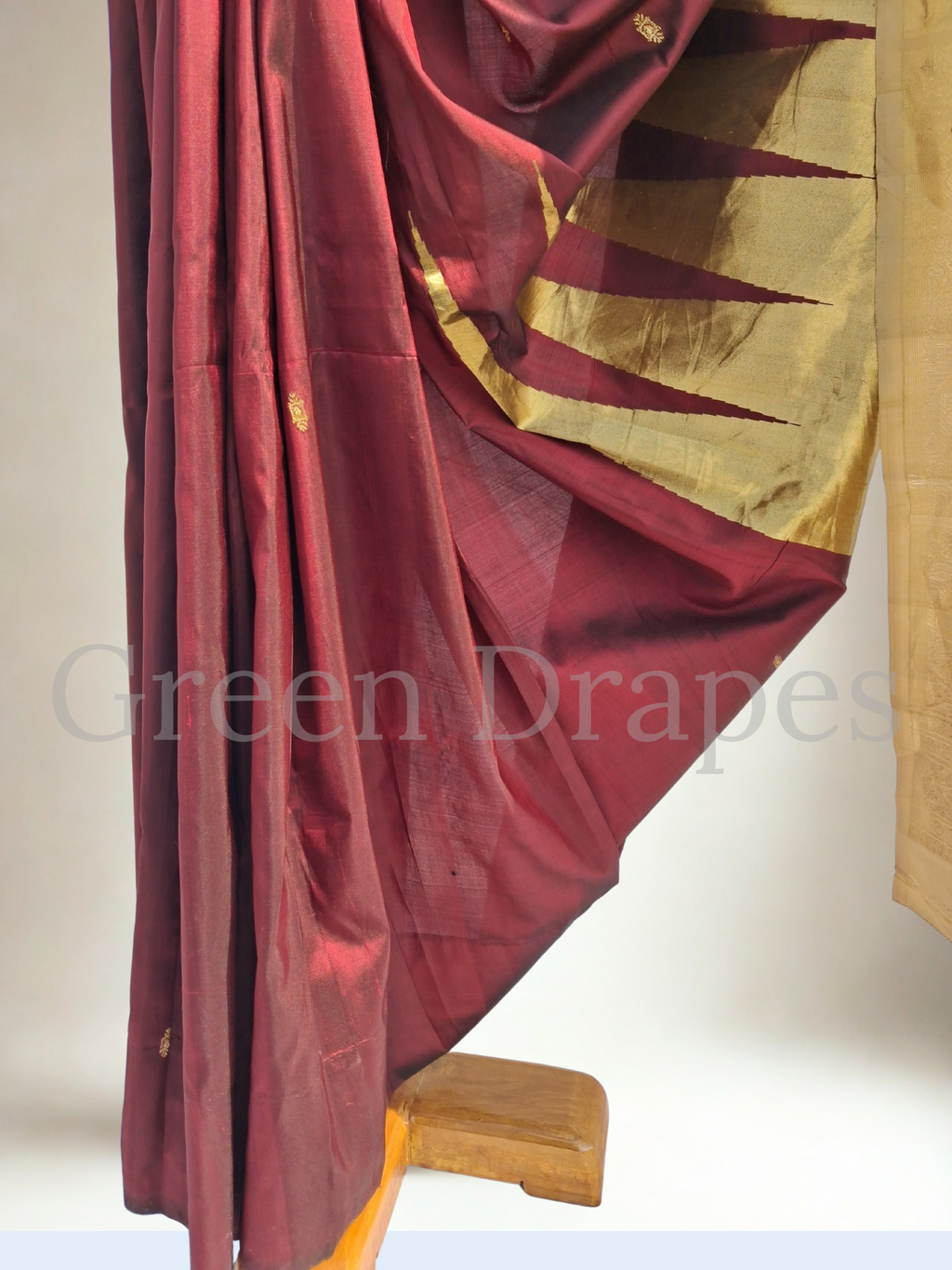 Pre-Loved Maroon Handwoven Silk Saree with Gold Zari Tissue Pallu